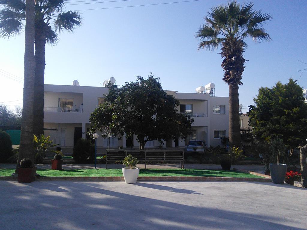 Zoe'S Court Aparthotel Klorakas Exterior foto