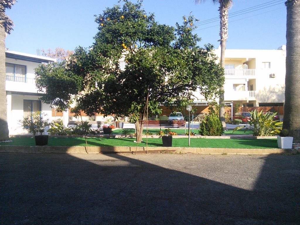 Zoe'S Court Aparthotel Klorakas Exterior foto