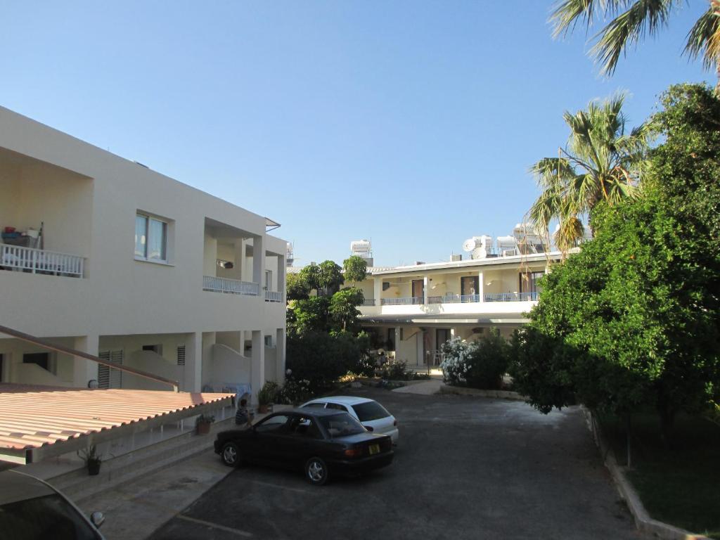 Zoe'S Court Aparthotel Klorakas Exterior foto